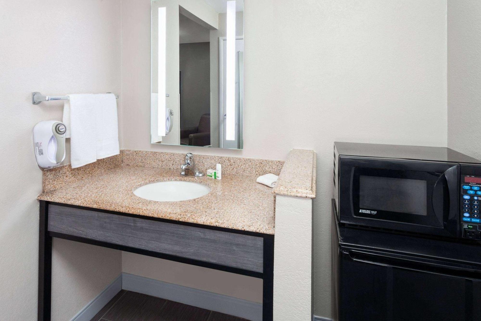 La Quinta Inn By Wyndham Cleveland Independence Zewnętrze zdjęcie